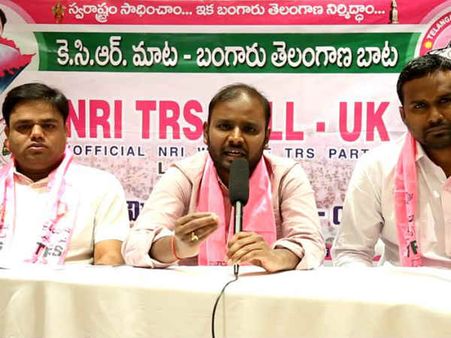 కెసిఆర్ 'బతుకమ్మ చీర' పథకం చారిత్రాత్మకం: ఎన్నారైల హర్షం, ప్రతిపక్షాల విమర్శలకు ధీటైన జవాబు