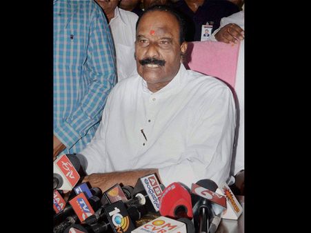 కంచ అయిలయ్యపై చట్టపరమైన చర్యలు: నాయిని నర్సింహ్మరెడ్డి