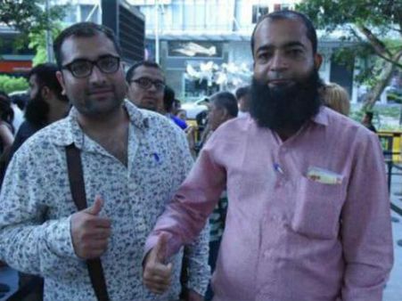 ఫోన్ కొనడానికి ఏకంగా సింగపూర్ వెళ్లాడు! తండ్రి, కుమార్తె, ఓ ఐఫోన్ కథ!