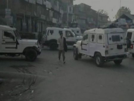 పోలీసు గస్తీ బృందంపై ఉగ్రదాడి.. కానిస్టేబుల్ వీరమరణం