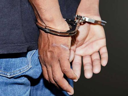 నకిలీ ఆహార తినిఖీ అధికారుల అరెస్ట్