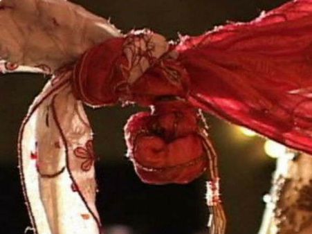 ఇద్దరకీ భార్యే: నడిరోడ్డుపై ఆమె కోసం బాహాబాహి.. బీహార్‌లో వింత ఘటన