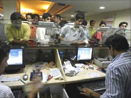 పండుగ రోజుల్లో బ్యాంకులకు వారం రోజుల సెలవులు, నగదు కొరత?