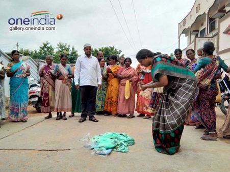 'రూ.500కు నాణ్యమైన మంచి చీర వచ్చేది, కేసీఆర్ పరువు పోగొట్టుకున్నారు'