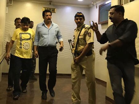 సంచలనం: ముంబయిలో మాఫియా డాన్ దావూద్‌ ఇబ్రహీం సోదరుడు అరెస్ట్‌