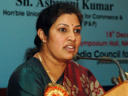 కేంద్రం నిధులు రాకపోవడానికి ఏపీ సర్కారే కారణం: పురంధేశ్వరి విమర్శలు