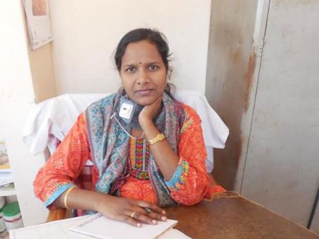 ఏం జరిగిందో?: మహిళా వైద్యురాలు ఆత్మహత్య, విషాదంలో టెక్కీ భర్త