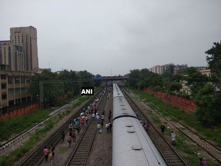 మరో రైలు ప్రమాదం.. ఉదయం శక్తి కుంజ్.. మధ్యాహ్నం రాజధాని ఎక్స్ ప్రెస్!