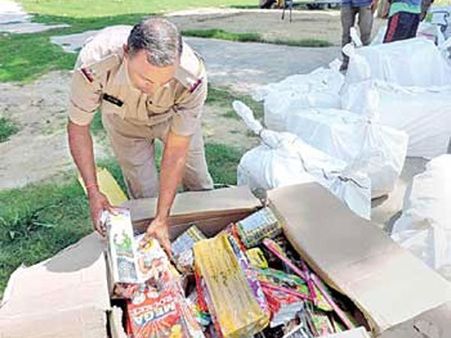 బయటకు బాబా.. తెర వెనుక విలాస జీవితం