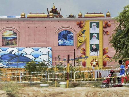 టీవిలో చూశాం.. ఎక్కడున్నాడో చెప్పండి?: డేరా ఆశ్రమంలో హైదరాబాదీ యువకుడు..