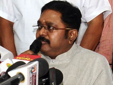 సీఎం మీద పగ తీర్చుకుంటాం: గవర్నర్ ను కలిసిన దినకరన్: మమ్మల్నే మోసం చేస్తారా !