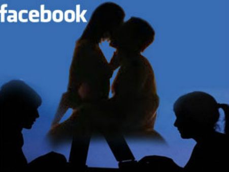 షాకింగ్: ఫేస్ బుక్ లో శృంగారం లైవ్ స్ట్రీమింగ్.. యువకుడి అరెస్టు