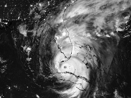 భారీ గండి: ఫ్లోరిడాపై ఇర్మా కోలుకోలేని దెబ్బ, కోట్ల మంది అంధకారంలోనే!