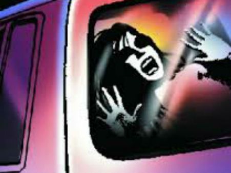 దారుణం: యువతి కిడ్నాప్, కదులుతున్న కారులో గ్యాంగ్‌రేప్