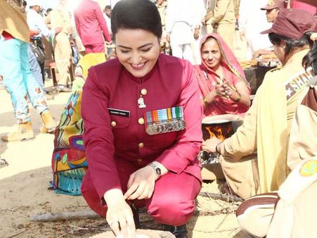 ట్విస్ట్: హనీప్రీత్‌కు పోలీసుల హెల్ప్