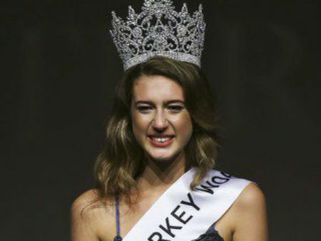 అయ్యో.. ఒక్క ట్వీట్ ఎంత పనిచేసింది.. కిరీటం వచ్చినట్టే వచ్చి..