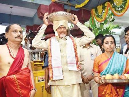 రూ.2000నోటుతో ముప్పే: బాబు సంచలనం, ‘దుర్గమ్మ వల్లే ఈ స్థాయికి’