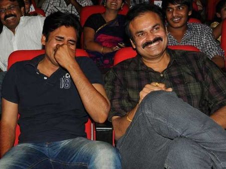 పవన్ కళ్యాణ్‌పై విమర్శలు: సమాధానం ఇవ్వాలని తమ్ముడికి నాగబాబు