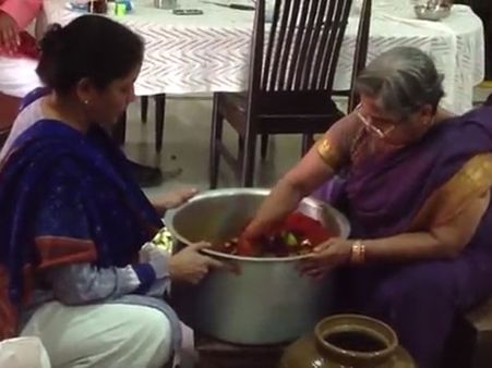 పచ్చడి పెడుతూ సీతారామన్, వీడియో వైరల్: మోడీ మరో ఆలోచన