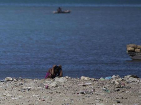 ‘బహిరంగ మలవిసర్జన చేస్తున్న వారి ఫొటో పంపిస్తే రూ.100 బహుమతి’