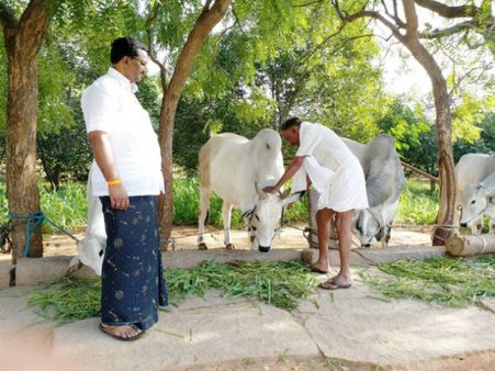 బాబుకు ‘బాహుబలి పిచ్చి పట్టింది’: పంచె కట్టి రైతుగా రఘువీరా!