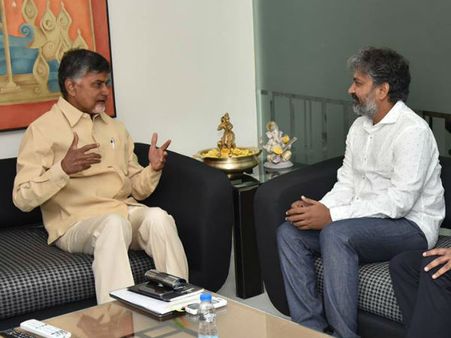 పనికిరాకుంటే తీసేస్తా: బాబు కీలక వ్యాఖ్యలు, రాజధానిలో పర్యటించిన రాజమౌళి