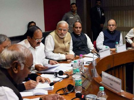 ముహూర్తం కుదిరింది, ఆదివారమే మంత్రివర్గ విస్తరణ, ఇప్పటికే ఐదుగురి రాజీనామా, కంభంపాటికి ఛాన్స్?