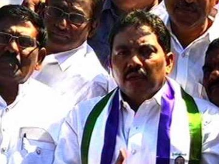 రాజకీయాల నుంచి తప్పుకుంటా కానీ, టీడీపీలోకి వెళ్లను: జగన్ వెంటేనని విశ్వరూప్