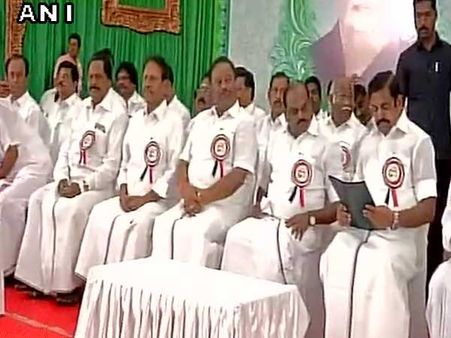 పార్టీ నుంచి శశికళ, దినకరన్‌లు ఔట్: జయ శాశ్వత ప్రధాన కార్యదర్శి