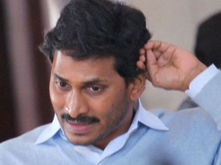 జగన్ కంచుకోటలో పక్క చూపులు చూస్తున్న నేతలు..?