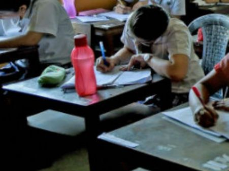 విద్యార్థుల ఆత్మహత్యలు: కార్పోరేట్ కాలేజీలా, పేరెంట్సా...