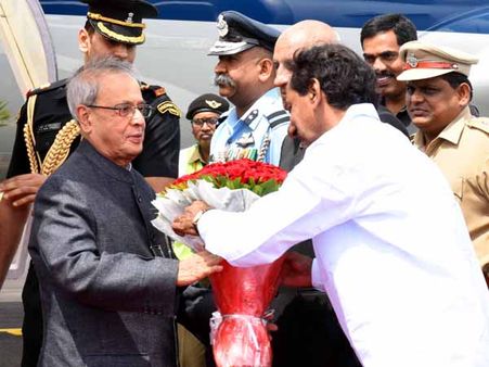 ఏ పదవి ఐనా ఓకే: కేసీఆర్ గురించి తన పుస్తకంలో ప్రణబ్ ఏమన్నారంటే?