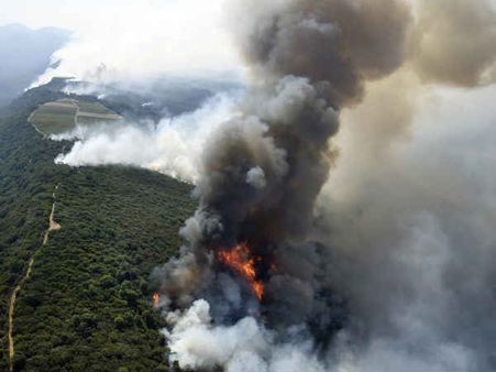 అమెరికాను వణికిస్తోన్న కార్చిచ్చు, బూడిదైన వేల ఇళ్లు, స్మశానాన్ని తలపిస్తున్న నివాస ప్రాంతాలు