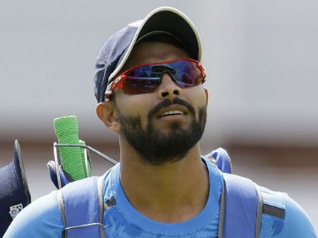 జడేజాకు షాక్: అతని రెస్టారెంట్లో చెడిపోయిన ఆహారపదార్థాలు!