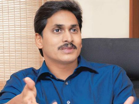 జగన్‌కు వరుస భారీ షాక్‌లు, అలా చేస్తూ ట్విస్ట్ ఇస్తున్న నేతలు