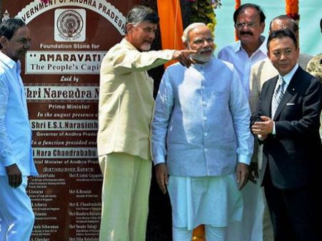 మూడున్నరేళ్లు హుష్ కాకి! ఎక్కడ వేసిన గొంగడి అక్కడే.. డిజైన్లు కూడా సిద్ధంగానీ ‘అమరావతి’