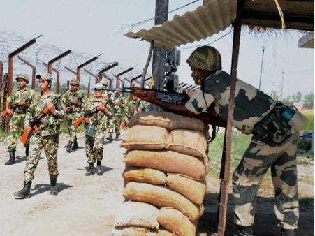 భారత్‌పై పాకిస్తాన్ భారీ కుట్ర, 14 అడుగుల సొరంగంలో యుద్ధ సామాగ్రి