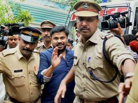 మాట మార్చిన ప్రధాన సాక్షి.. కీలక మలుపు తిరిగిన మలయాళ నటి లైంగిక వేధింపుల కేసు