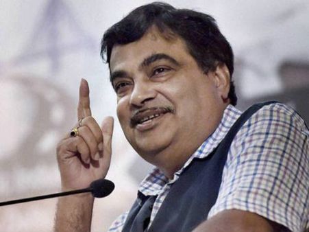 పోలవరం కొత్త అంచనాలకు ఓకే, ఏపీకే అధిక ప్రాధాన్యం: గడ్కరీ, చంద్రబాబు పొగడ్తలు