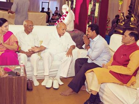 రామోజీతో జగన్ ‘మై హోం’ మధ్యవర్తిత్వం? వేమూరితో కూడా?!