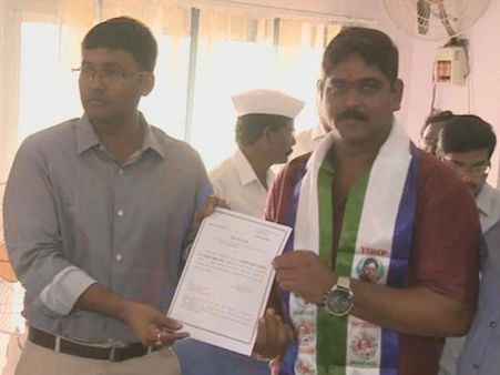 జగయ్యపేట మున్సిపాలిటీ జగన్ పార్టీదే: చిన్నా ప్రమాణం, టీడీపీ వాకౌట్