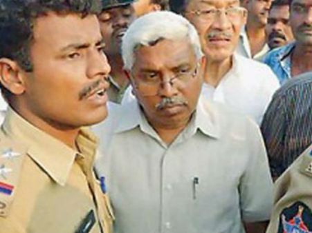 యాత్రకు బ్రేక్: నాయినితో భేటీ, కాసేపటికే కోదండరాం అరెస్ట్