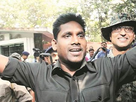 మాజీ మంత్రిని మట్టుబెట్టేందుకు మరో మాజీ మంత్రి పథకం, మావోయిస్టులకు రూ.5 కోట్ల సుపారీ!?