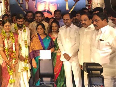 పరిటాల శ్రీరామ్ పెళ్లిలో ఆసక్తికర సన్నివేశం, ఏకాంతంగా ఆరా తీసిన కెసిఆర్