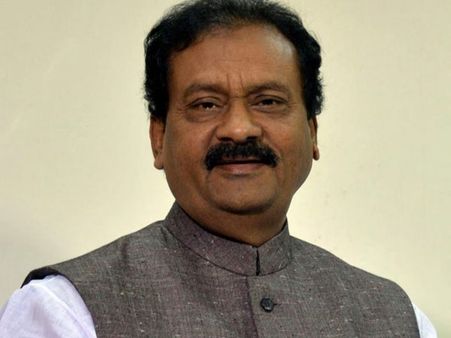 చిక్కుల్లో షబ్బీర్ అలీ: 1.5కోట్ల లంచం కేసులో ఈడీ ఛార్జీ‌షీటు