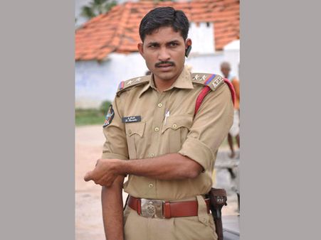 నేరేళ్ళ ఘటన: సిసిఎస్ ఎస్ఐ రవీందర్‌పై కేసు నమోదు