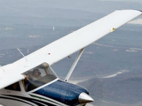 సికింద్రాబాద్‌లో ఇంటిపై పడిన విమానం డోర్