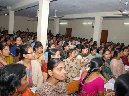 ఎదురుచూపులకు మట్టికొట్టినట్టే?: ఆ దెబ్బతో ఎస్జీటీ అభ్యర్థుల విలవిల.. అప్పుడే ఓ ప్రాణం బలి!