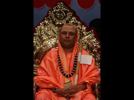 బెంగళరు స్వామీజీ, నటి రాసలీలల వీడియో: మఠంలో విచారణ చేస్తున్న శ్రీ శ్రీశైలం స్వామీజీ!