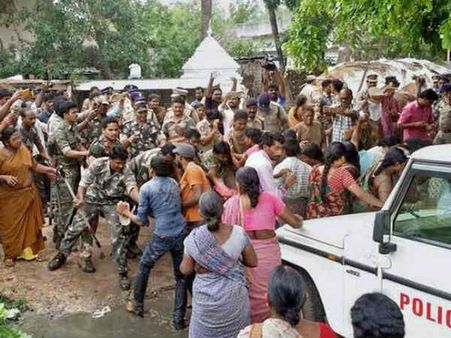 తుందుర్రు పోరాటంపై అణచివేత!: 'నిరాహార దీక్ష' భగ్నం, గ్రామంలో ఉద్రిక్తతలు..